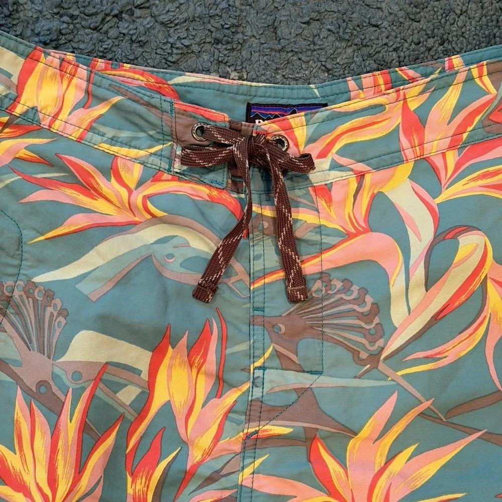 Patagonia Wavefarer Board Shorts Men's 33 Bird of Paradise Floral Swim Trunks